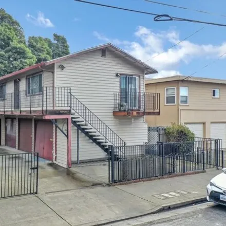 Buy this 3 bed condo on 158 Marina Way in Richmond, CA 94875