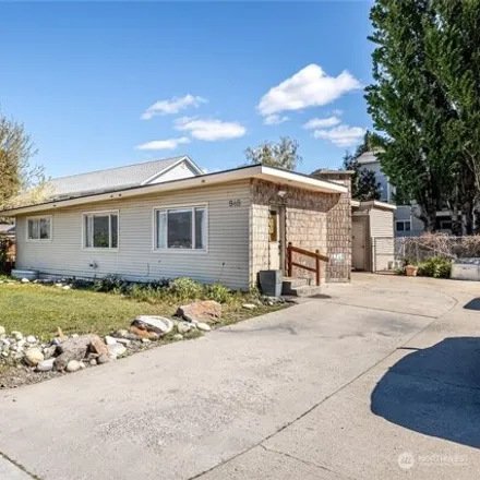 Buy this 3 bed house on 545 North Baker Avenue in East Wenatchee, WA 98802