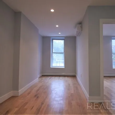 Image 3 - 489 Tompkins Avenue, New York, NY 11216, USA - House for rent