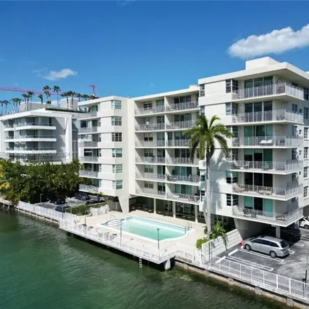 Buy this 1 bed condo on 9500 West Bay Harbor Drive in Bay Harbor Islands, Miami-Dade County