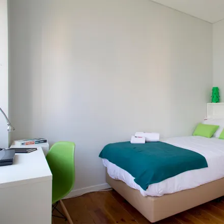 Rent this 21 bed room on Students Experience in Rua Filipe Folque 35, 1050-111 Lisbon