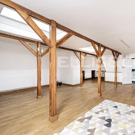 Image 6 - Golders Hill Day Nursery, 666 Finchley Road, London, NW11 7NT, United Kingdom - Duplex for rent