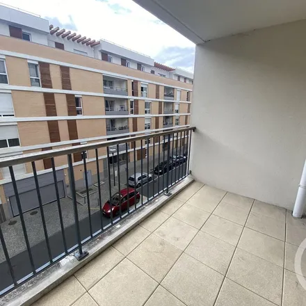 Rent this 2 bed apartment on 45 Avenue du Hazay in 95800 Cergy, France