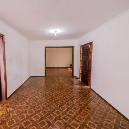 Rent this 4 bed house on Avenida Doutor Francisco De P. V. De Azevedo in 420, Avenida Doutor Francisco de Paula Vicente de Azevedo