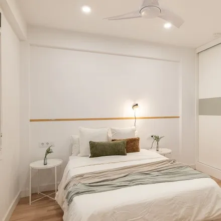 Image 1 - Carrer de Balmes, 329, 08006 Barcelona, Spain - Room for rent