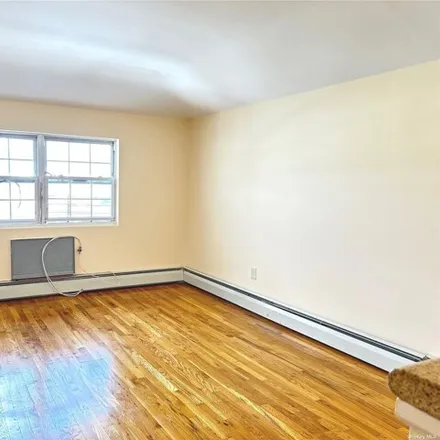 Image 2 - 221-32 Edmore Avenue, New York, NY 11428, USA - House for rent