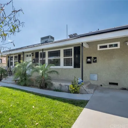 Image 2 - 6253 Auckland Avenue, Los Angeles, CA 91606, USA - Townhouse for sale