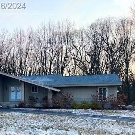 Buy this 4 bed house on 29131 Creek Bend in Farmington Hills, MI 48331