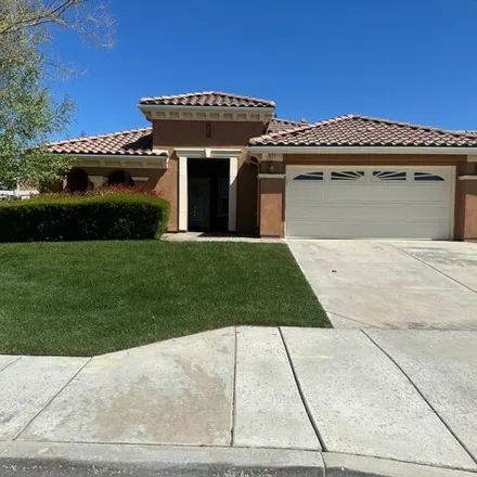 Buy this 3 bed house on 998 Laura Lane in Tehachapi, CA 93561