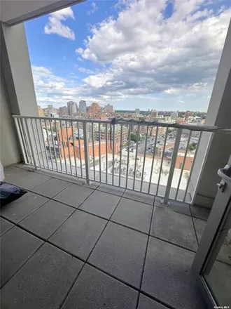 Image 7 - 40-22 College Point Boulevard, New York, NY 11354, USA - Condo for sale