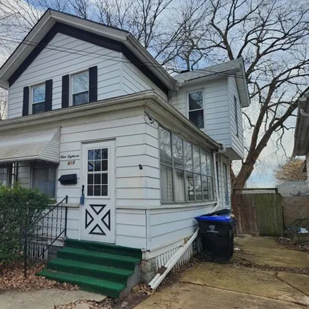 Buy this 2 bed house on 614 West Empire Street in Bloomington, IL 61701