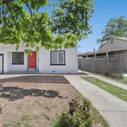 Buy this 2 bed house on 4101 Howard Avenue in Oak Park, CA 95820