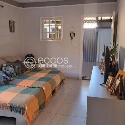 Buy this 6 bed house on Rua Visconde de Ouro Preto in Custódio Pereira, Uberlândia - MG