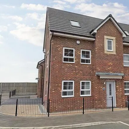 Buy this 4 bed house on Top Knot Close in Horeston Grange, CV11 6DA