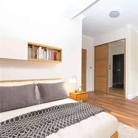 Image 4 - Arditti Carpets, 23 High Street, Taunton, TA1 3PJ, United Kingdom - Apartment for rent