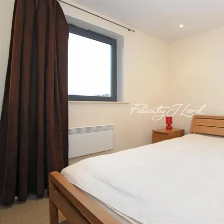 Image 3 - Ikøn House, Cable Street, Ratcliffe, London, E1W 3DP, United Kingdom - Apartment for rent