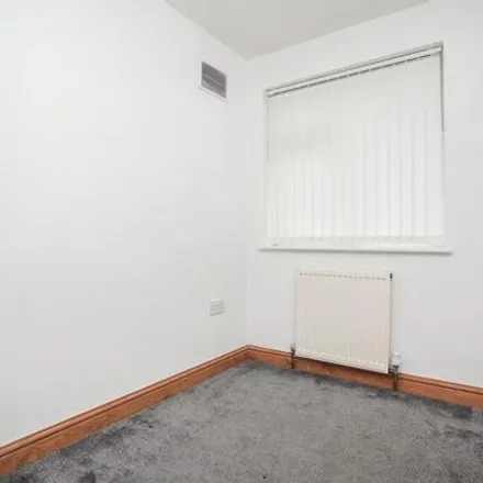 Image 6 - Yewdale Crescent, Coventry, CV2 2GR, United Kingdom - House for rent