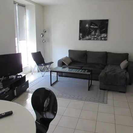 Rent this 2 bed apartment on 21 Rue de la Source in 72200 La Flèche, France