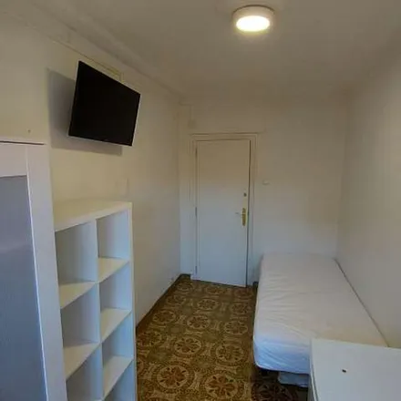 Rent this 4 bed apartment on Calle de Don Pedro de Luna in 74, 50010 Zaragoza