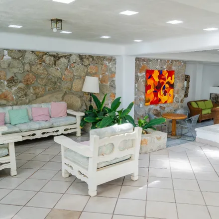 Buy this 9 bed house on Calle Vereda de las Sirenas in Fraccionamiento Marina Brisas, 39300 Acapulco