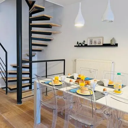Rent this 3 bed apartment on Rue Émile Banning - Émile Banningstraat 34 in 1050 Ixelles - Elsene, Belgium