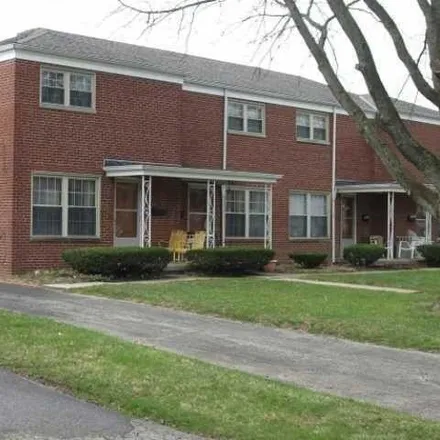 Rent this 3 bed townhouse on 1861 Langham Road in Upper Arlington, OH 43221