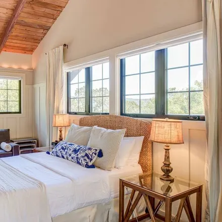 Rent this 3 bed house on Glen Ellen in CA, 95442