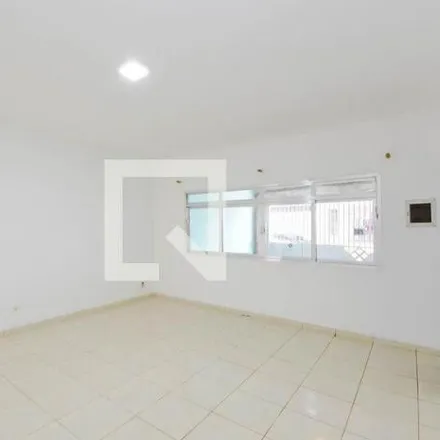 Rent this 3 bed house on Rua Crateús in Presidente Dutra, Guarulhos - SP