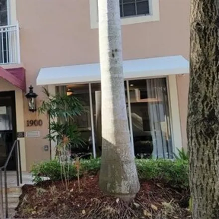 Rent this 1 bed condo on 364 South 19th Avenue in Hollywood, FL 33020