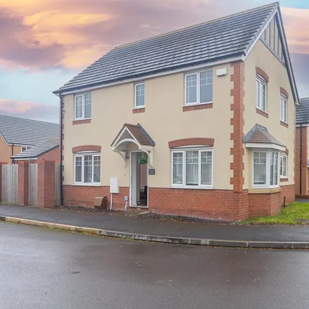 Rent this 3 bed house on Ansell Way in Harborne, B32 2AU