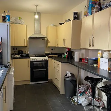 Rent this 5 bed apartment on 2 Warwick Street in Nottingham, NG7 2PJ