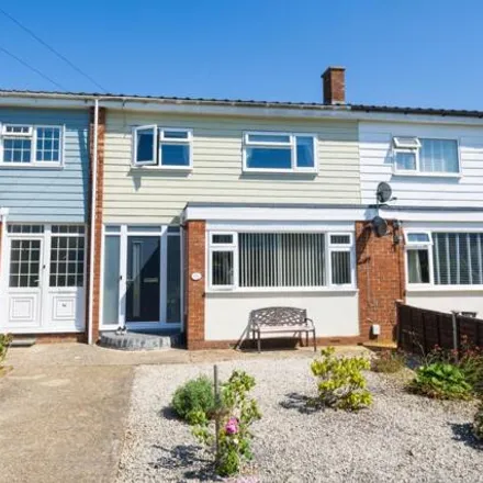 Buy this 3 bed townhouse on Lancaster Close in Lee-on-the-Solent, PO13 9AY