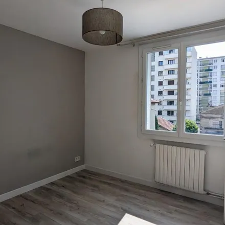 Rent this 3 bed apartment on 54 in 56 Rue de Stalingrad, 38100 Grenoble