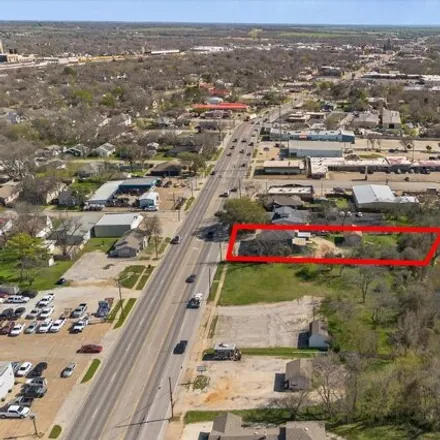 Image 9 - 1007 North Main Street, Cleburne, TX 76033, USA - House for sale