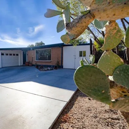 Buy this 4 bed house on 753 North Belvedere Avenue in Tucson, AZ 85711