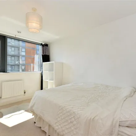 Image 3 - Blackwall Way, London, E14 2DP, United Kingdom - Apartment for rent