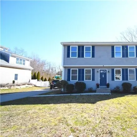Buy this 3 bed house on 823 Anthony Road in Portsmouth, RI 02871