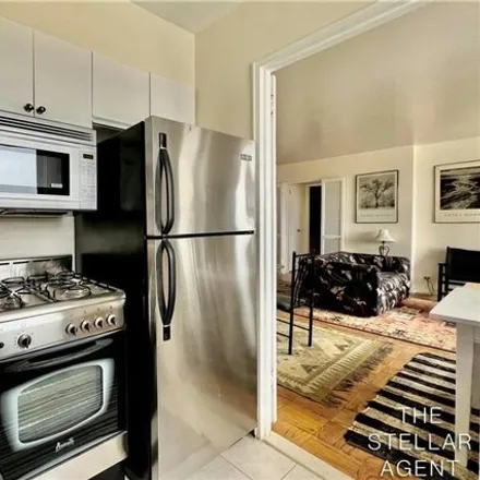 Image 2 - 1170 Ocean Parkway, New York, NY 11230, USA - Apartment for sale