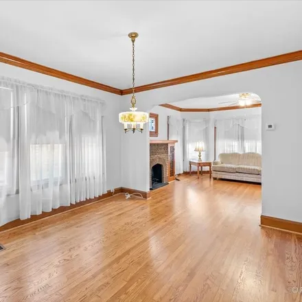 Image 7 - 6227 West Eddy Street, Chicago, IL 60634, USA - House for sale