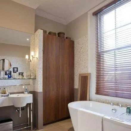 Rent this 5 bed apartment on 73 Clifton Hill in London, NW8 0JN