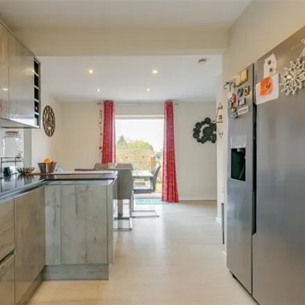 Image 5 - Finches Rise, Guildford, GU1 2UW, United Kingdom - Duplex for sale