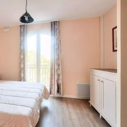 Rent this 2 bed apartment on Piste La Roque d’Anthéron / Mallemort in 13370 Mallemort, France