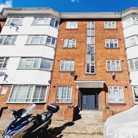Rent this 2 bed apartment on Broad Passage in London, W3 7QW