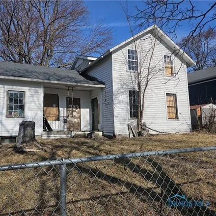 Buy this 3 bed house on 908 Mulberry Street in Toledo, OH 43604