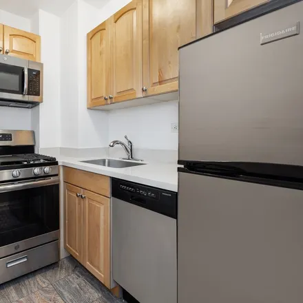 Image 3 - 200 East 36th Street, New York, NY 10016, USA - Condo for sale