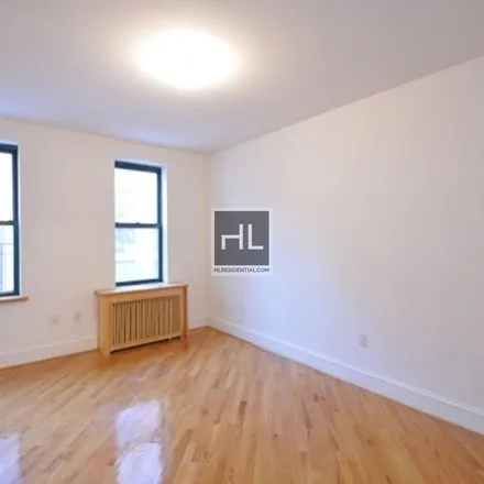 Rent this 3 bed apartment on 206 East 70th Street in New York, NY 10021