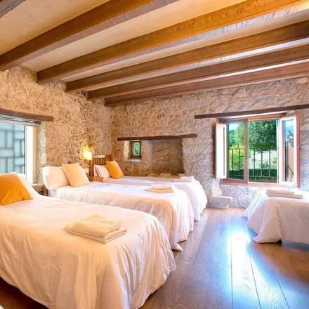 Rent this 6 bed townhouse on 08586 Sant Agustí de Lluçanès