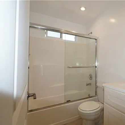 Image 4 - 2855 8th Avenue, Los Angeles, CA 90018, USA - House for rent
