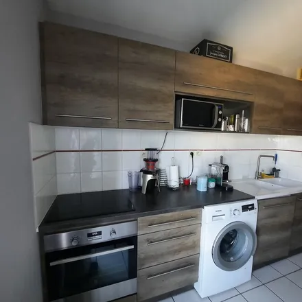 Rent this 3 bed apartment on 4 Rue des Lieutenants Thomazo in 40100 Dax, France