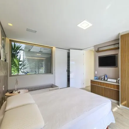 Buy this 7 bed house on Avenida da Riviera in Riviera, Bertioga - SP